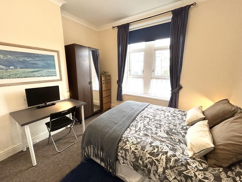 Room 5, First Floor Front, ensuite
